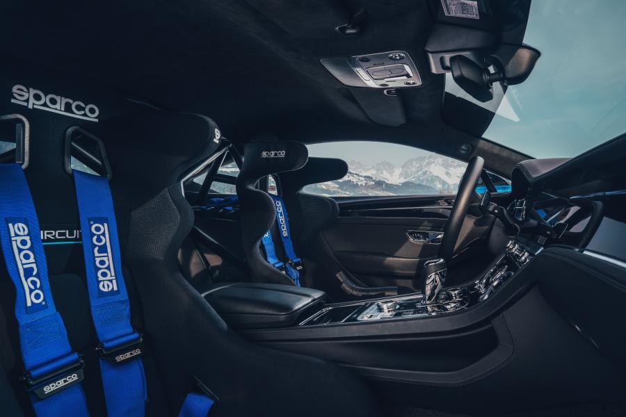 Интерьер Bentley Continental GT Ice Race 2020 года  (фото 10 из 10)